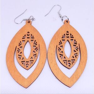 Earrings wooden dangle new e44‎